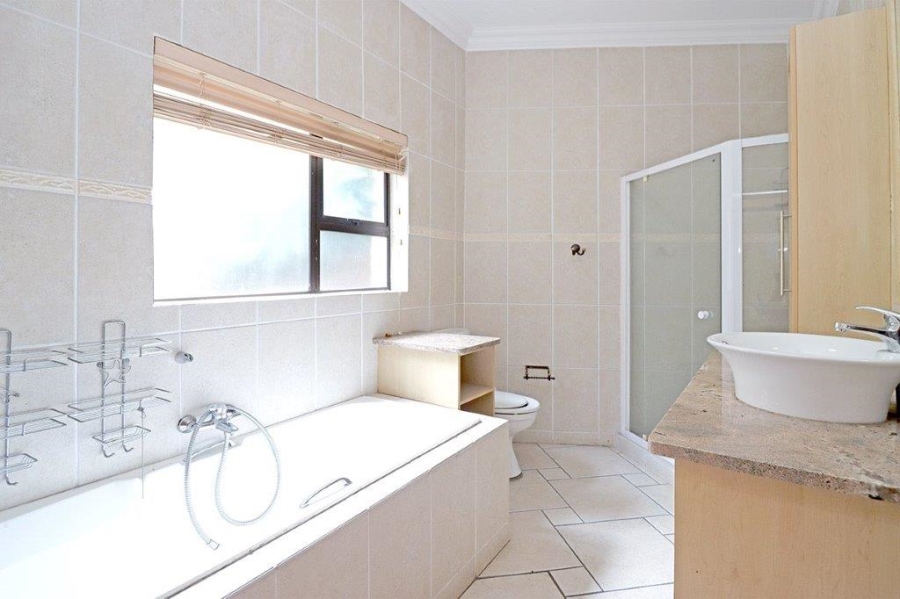 5 Bedroom Property for Sale in Dowerglen Ext 4 Gauteng