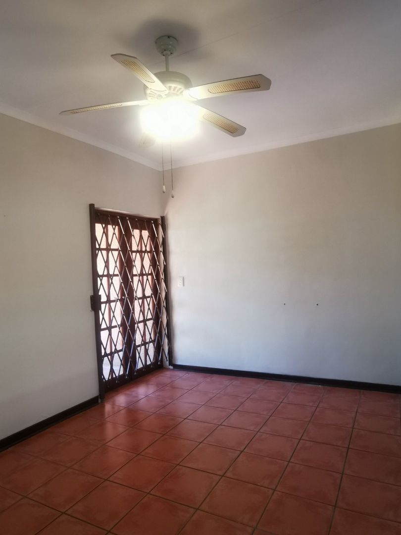 6 Bedroom Property for Sale in Discovery Gauteng