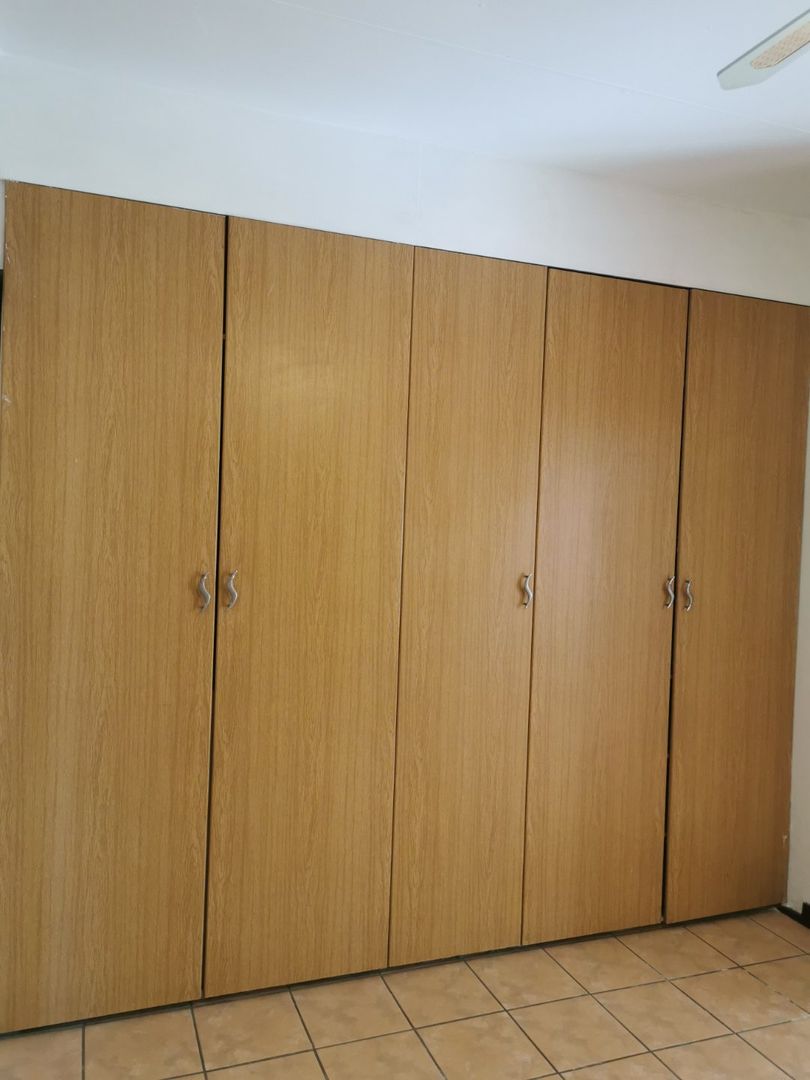 6 Bedroom Property for Sale in Discovery Gauteng