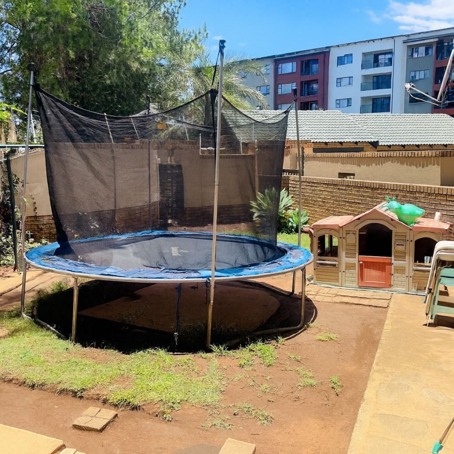 3 Bedroom Property for Sale in Die Hoewes Gauteng