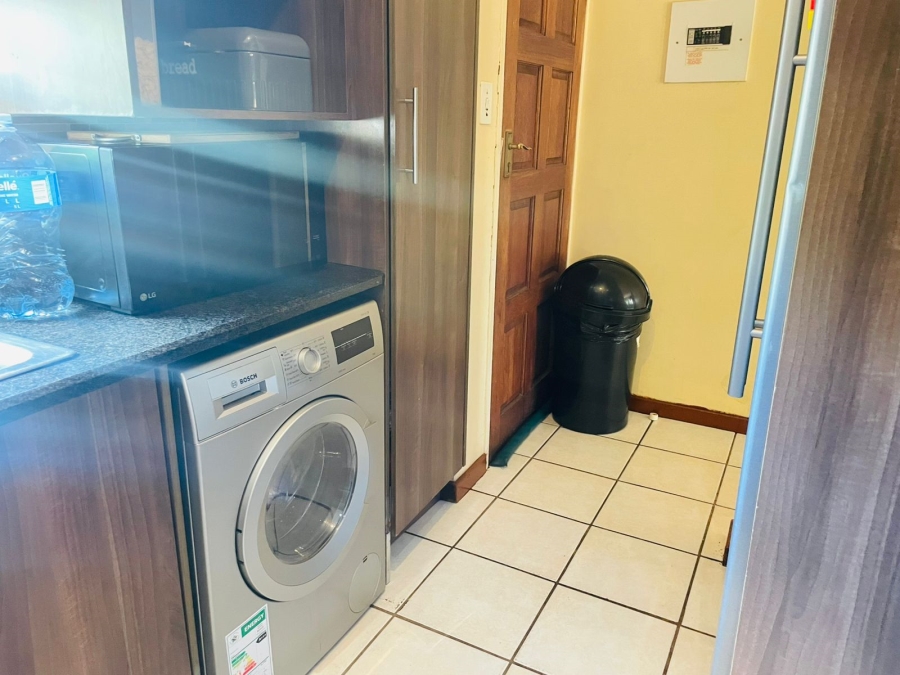 3 Bedroom Property for Sale in Die Hoewes Gauteng