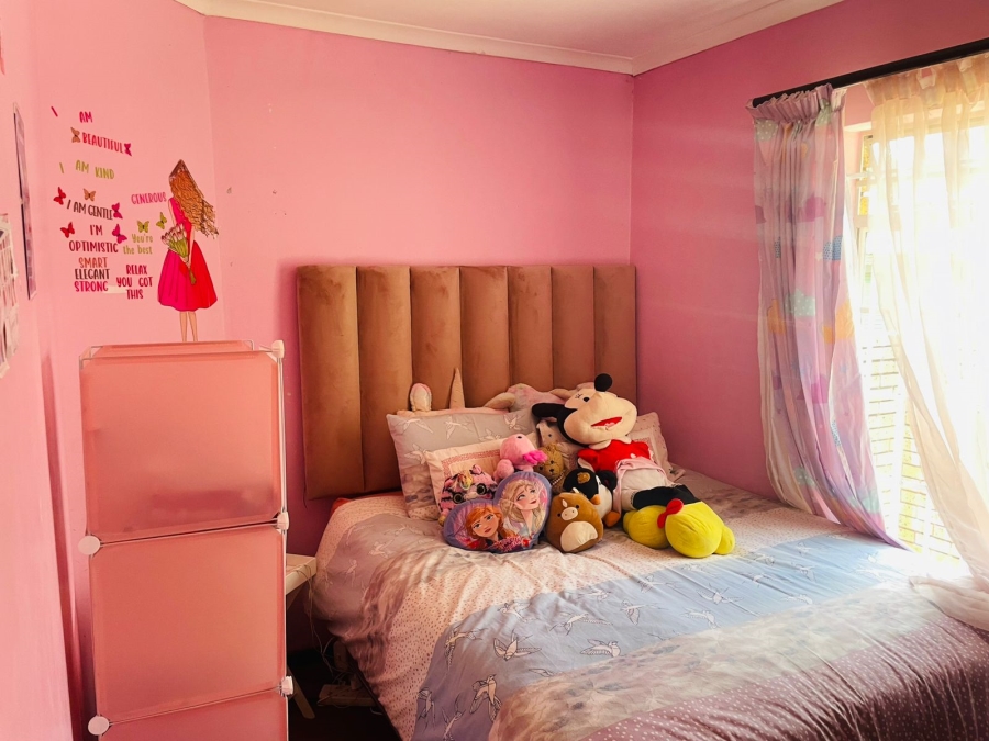 3 Bedroom Property for Sale in Die Hoewes Gauteng