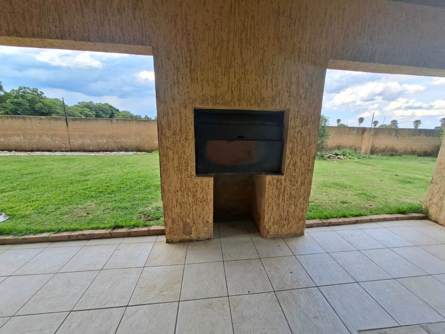 5 Bedroom Property for Sale in Selcourt Gauteng