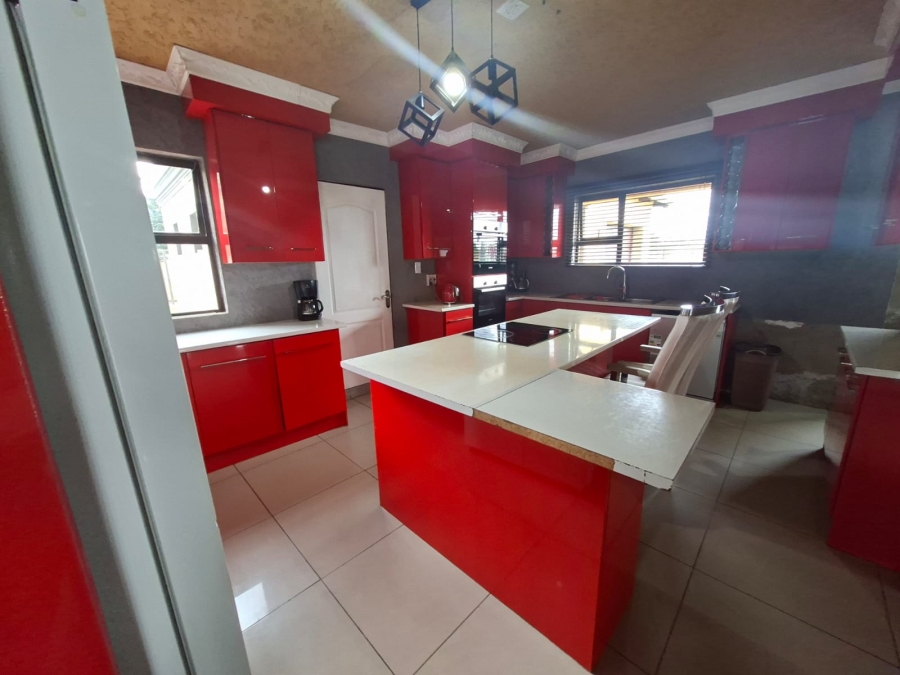 5 Bedroom Property for Sale in Selcourt Gauteng