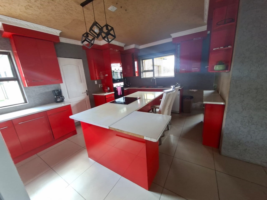 5 Bedroom Property for Sale in Selcourt Gauteng