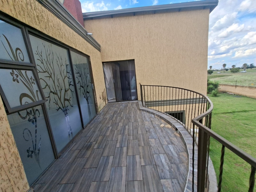 5 Bedroom Property for Sale in Selcourt Gauteng