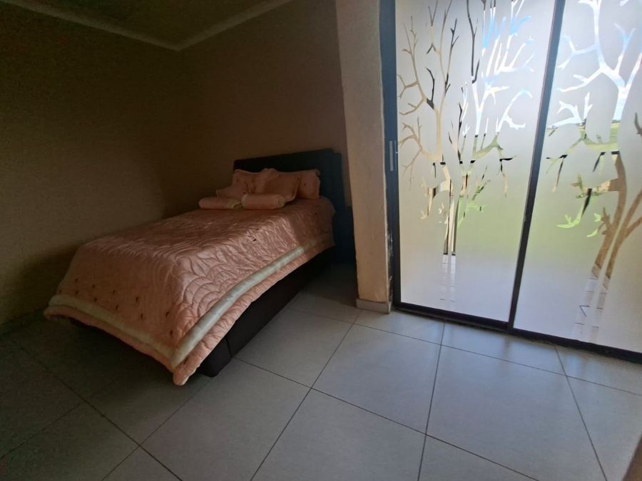 5 Bedroom Property for Sale in Selcourt Gauteng