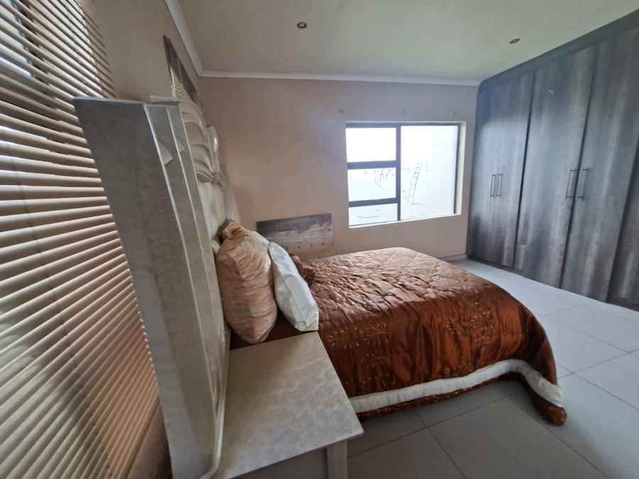 5 Bedroom Property for Sale in Selcourt Gauteng