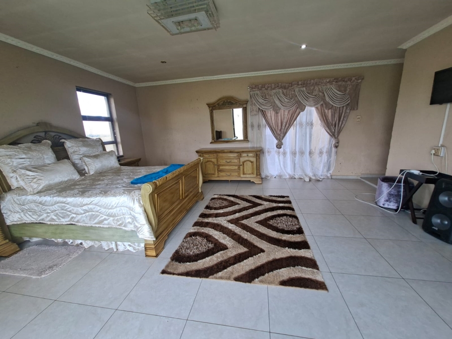 5 Bedroom Property for Sale in Selcourt Gauteng