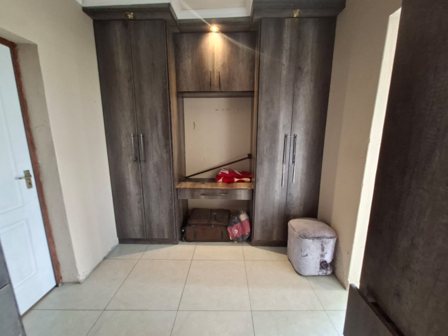 5 Bedroom Property for Sale in Selcourt Gauteng