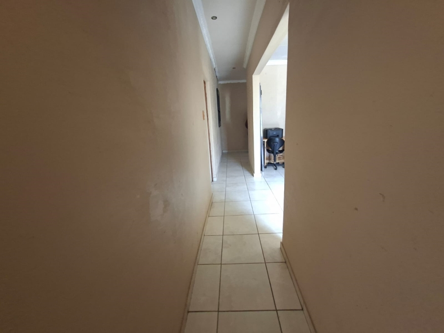 5 Bedroom Property for Sale in Selcourt Gauteng
