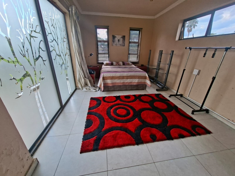 5 Bedroom Property for Sale in Selcourt Gauteng