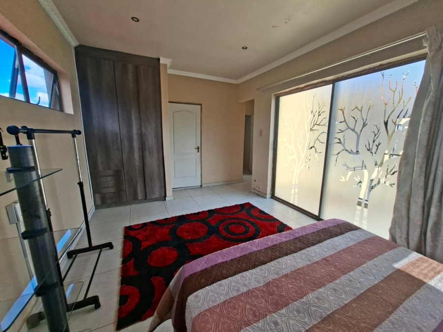 5 Bedroom Property for Sale in Selcourt Gauteng