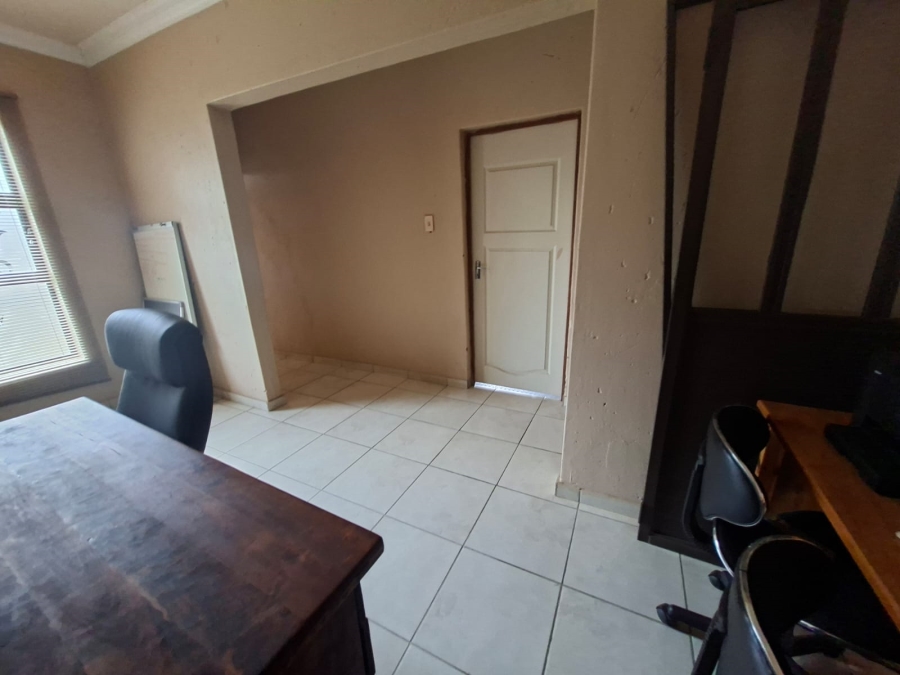 5 Bedroom Property for Sale in Selcourt Gauteng