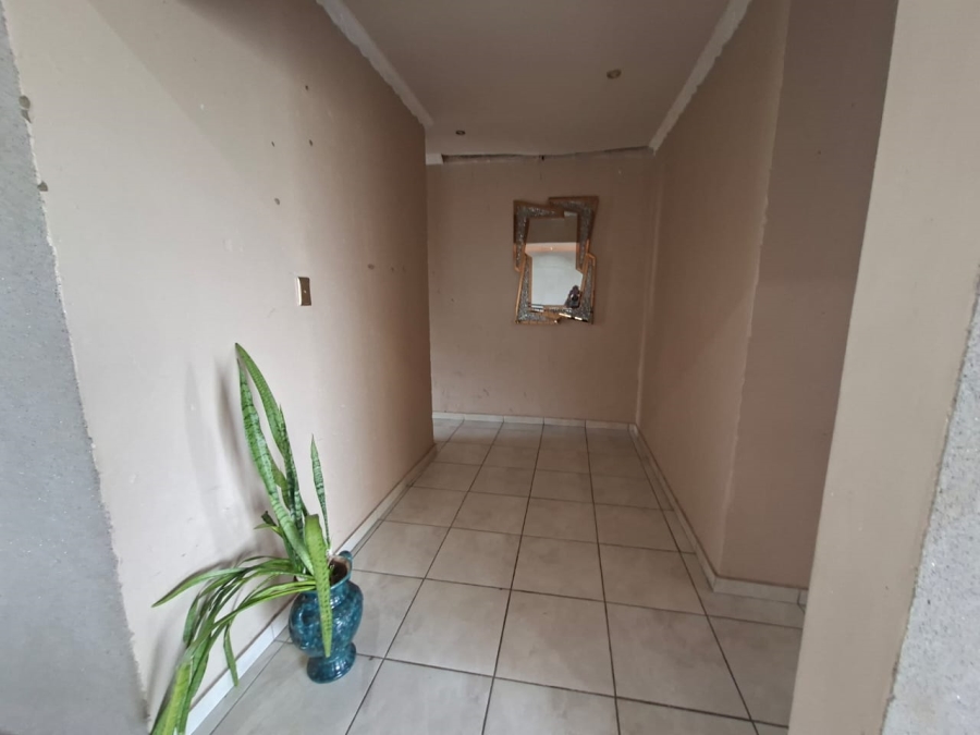 5 Bedroom Property for Sale in Selcourt Gauteng