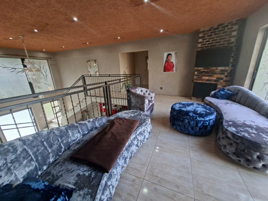 5 Bedroom Property for Sale in Selcourt Gauteng