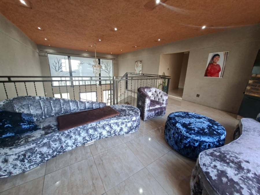5 Bedroom Property for Sale in Selcourt Gauteng
