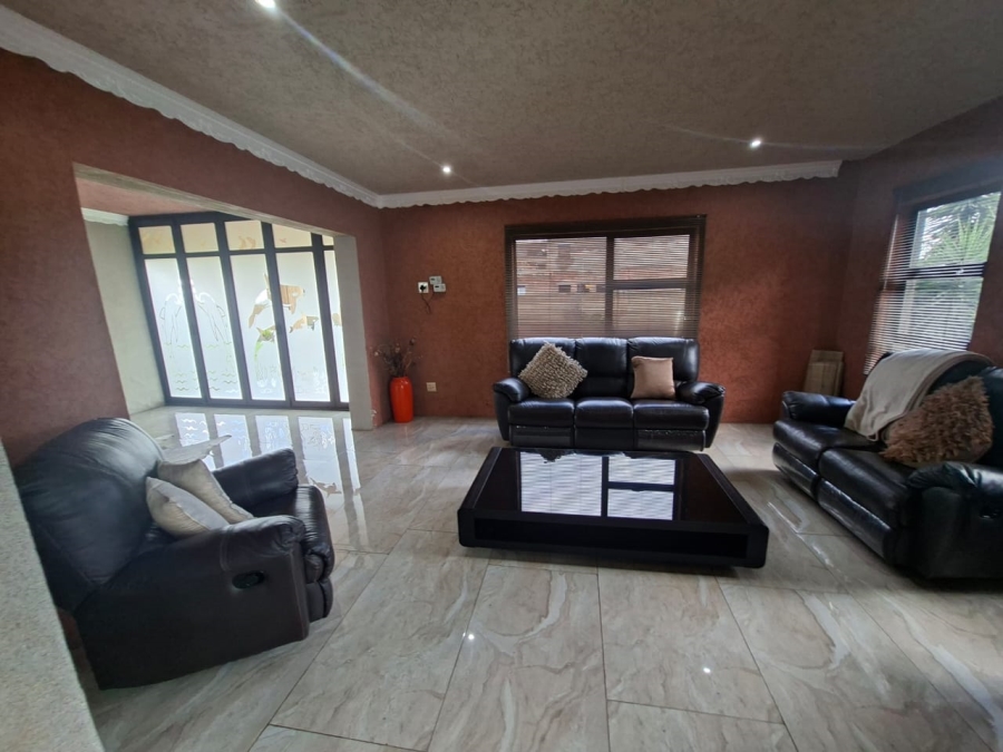 5 Bedroom Property for Sale in Selcourt Gauteng