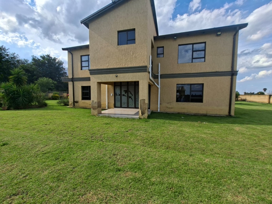 5 Bedroom Property for Sale in Selcourt Gauteng