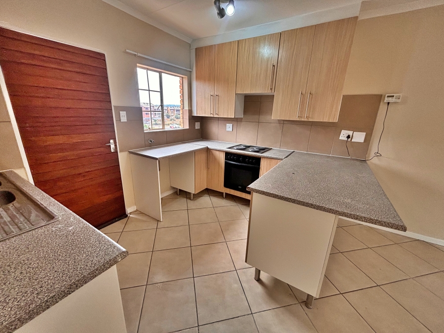 To Let 2 Bedroom Property for Rent in Monavoni Gauteng