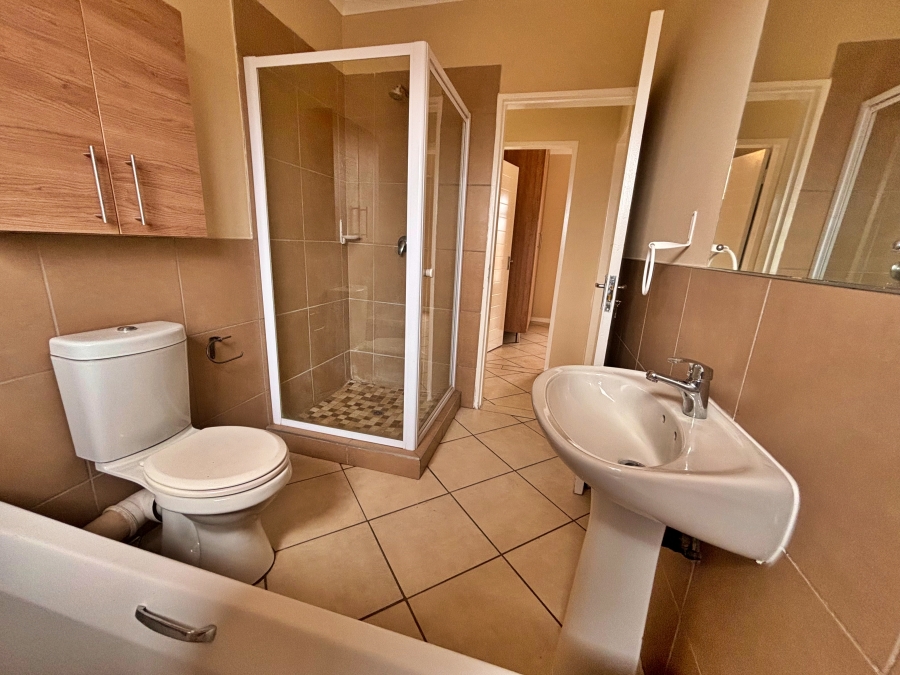 To Let 2 Bedroom Property for Rent in Monavoni Gauteng