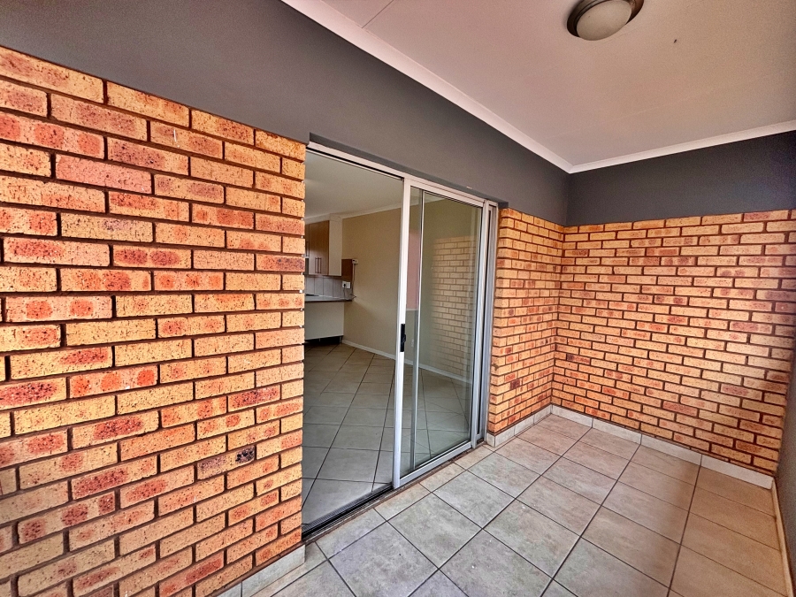 To Let 2 Bedroom Property for Rent in Monavoni Gauteng