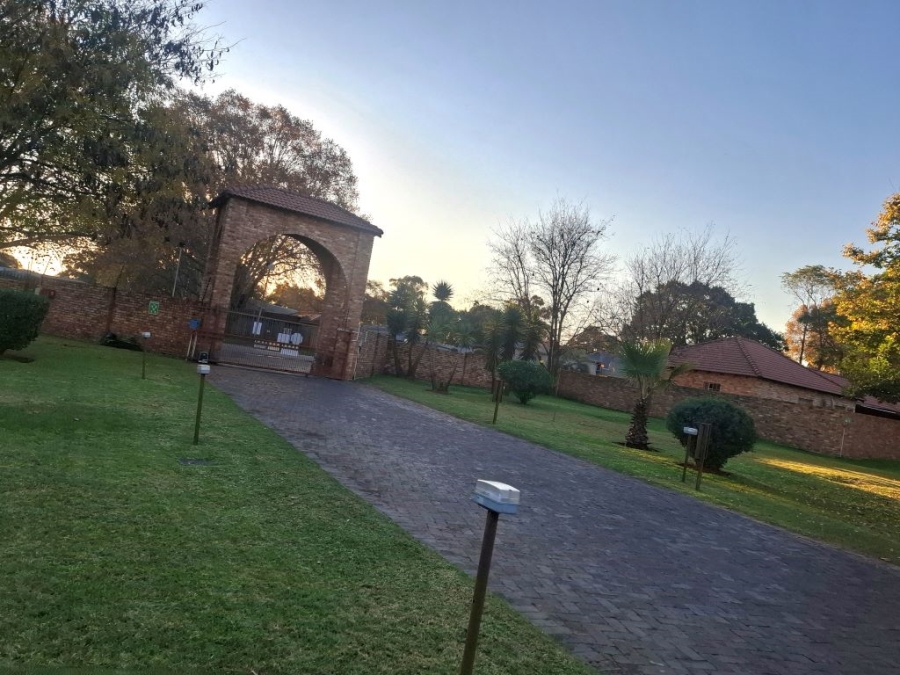 2 Bedroom Property for Sale in Robinpark Gauteng