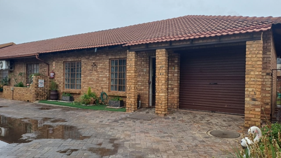 2 Bedroom Property for Sale in Robinpark Gauteng