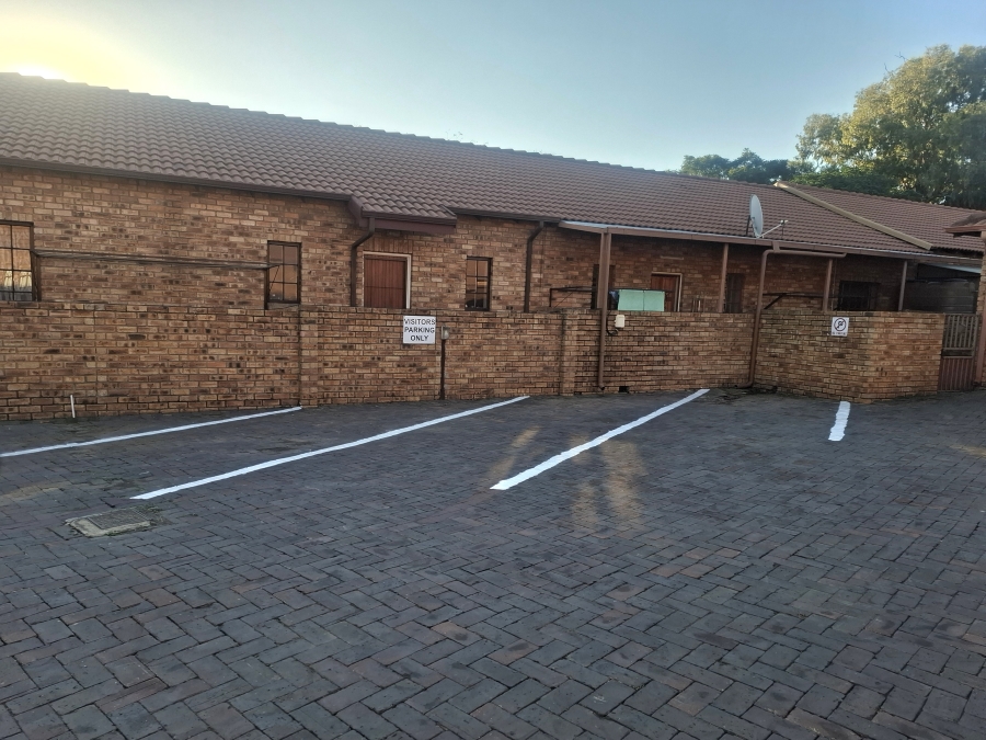 2 Bedroom Property for Sale in Robinpark Gauteng