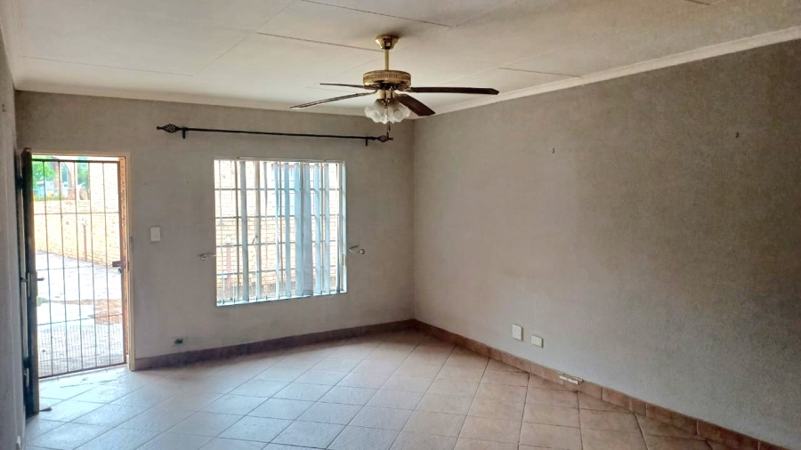 2 Bedroom Property for Sale in Robinpark Gauteng