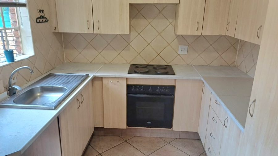2 Bedroom Property for Sale in Robinpark Gauteng