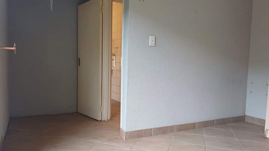 2 Bedroom Property for Sale in Robinpark Gauteng