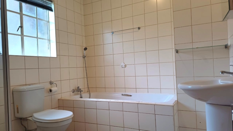 2 Bedroom Property for Sale in Robinpark Gauteng