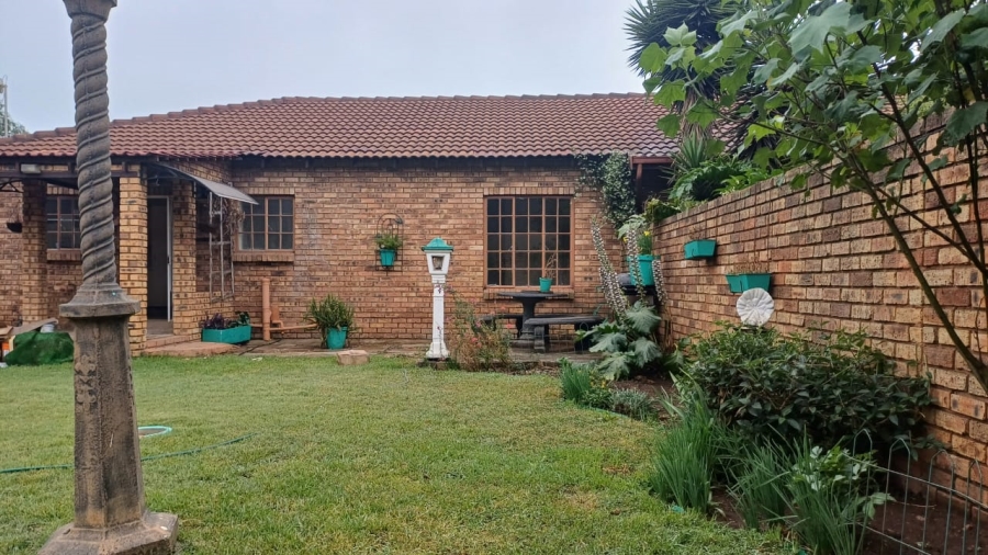 2 Bedroom Property for Sale in Robinpark Gauteng