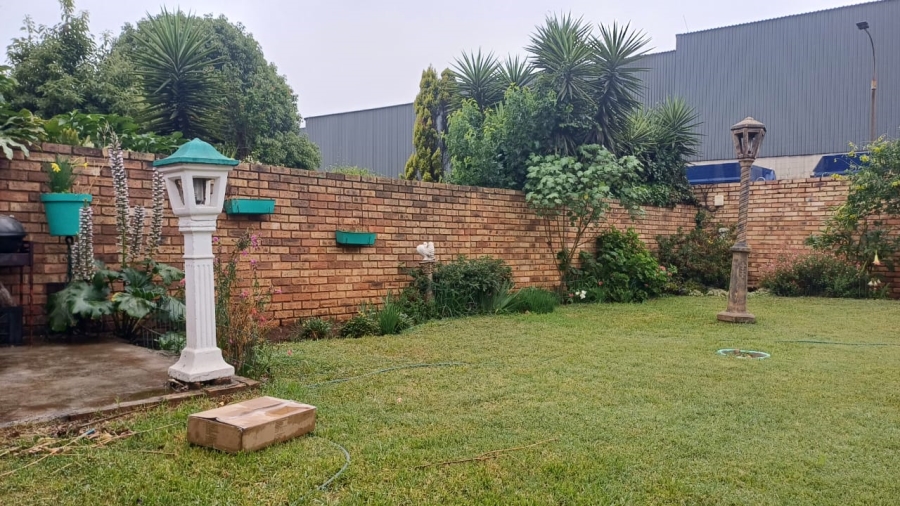 2 Bedroom Property for Sale in Robinpark Gauteng