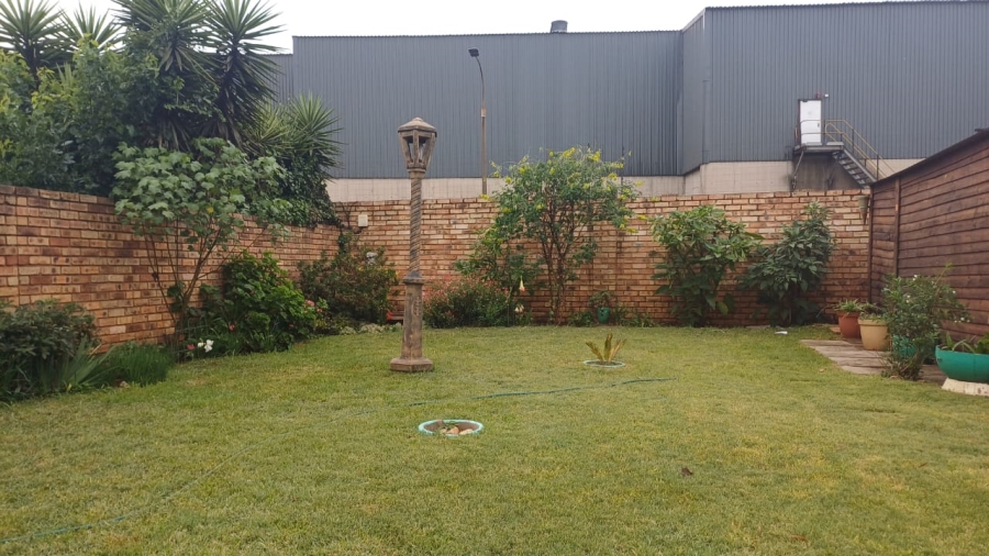 2 Bedroom Property for Sale in Robinpark Gauteng