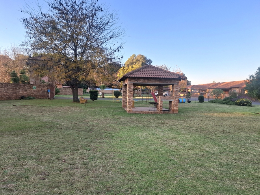 2 Bedroom Property for Sale in Robinpark Gauteng