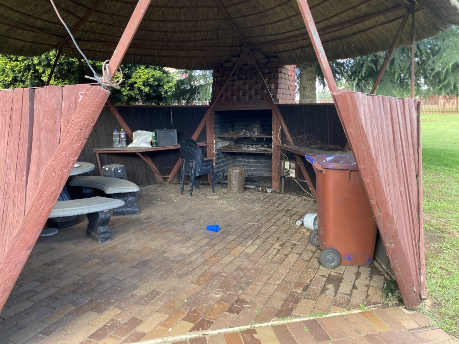 6 Bedroom Property for Sale in Grootvaly Gauteng