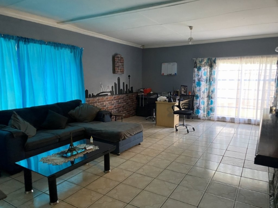 6 Bedroom Property for Sale in Grootvaly Gauteng