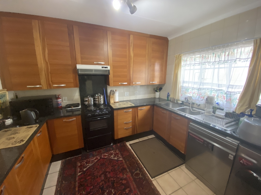 2 Bedroom Property for Sale in Magaliessig Gauteng