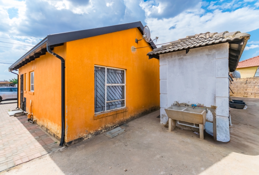 2 Bedroom Property for Sale in Bram Fischerville Gauteng