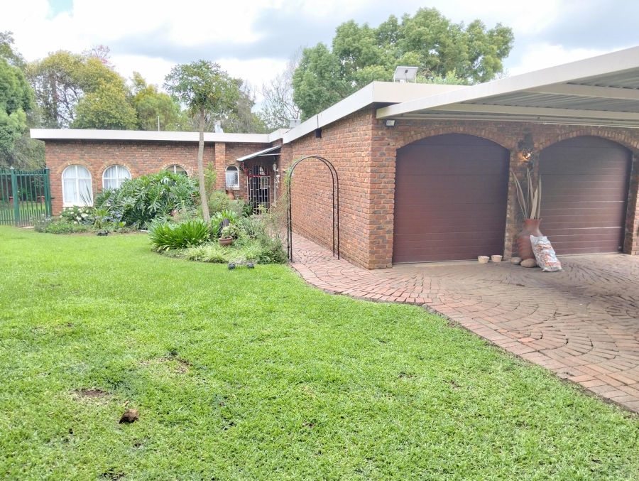 3 Bedroom Property for Sale in Garsfontein Gauteng