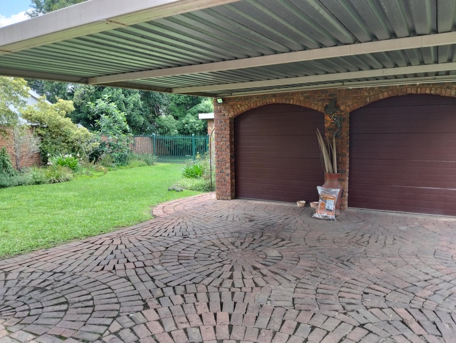 3 Bedroom Property for Sale in Garsfontein Gauteng