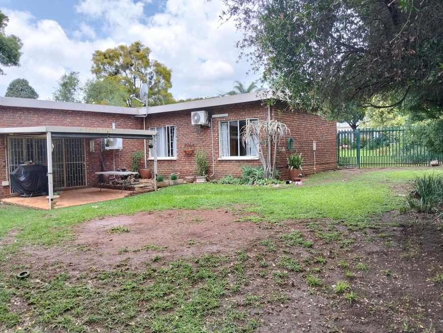 3 Bedroom Property for Sale in Garsfontein Gauteng