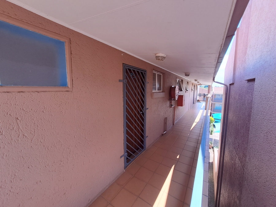 1 Bedroom Property for Sale in Linden Gauteng