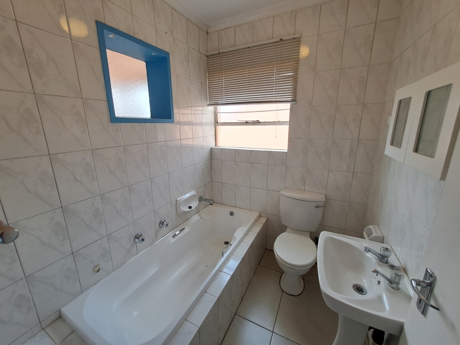 1 Bedroom Property for Sale in Linden Gauteng