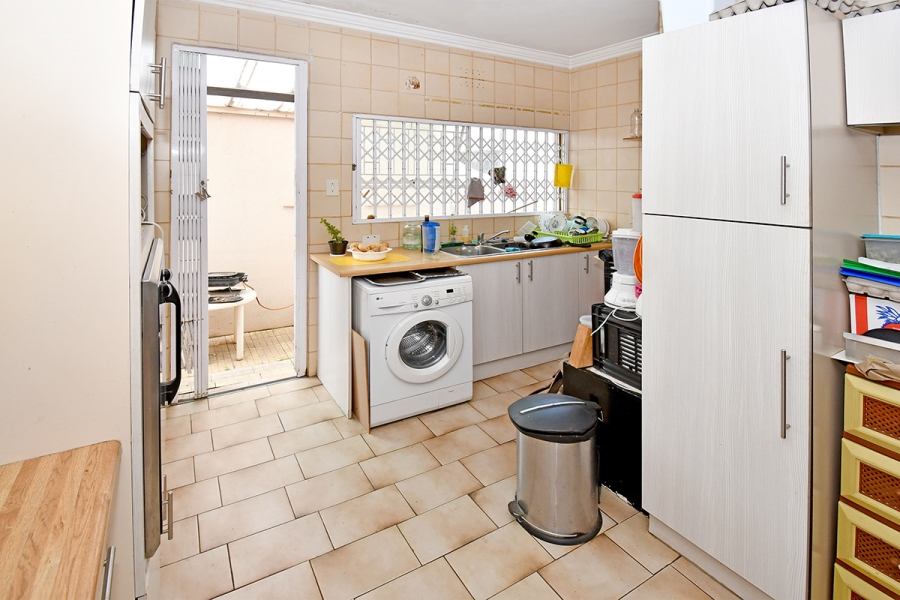 To Let 4 Bedroom Property for Rent in Bruma Gauteng