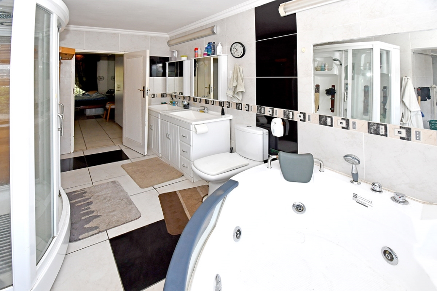 To Let 4 Bedroom Property for Rent in Bruma Gauteng