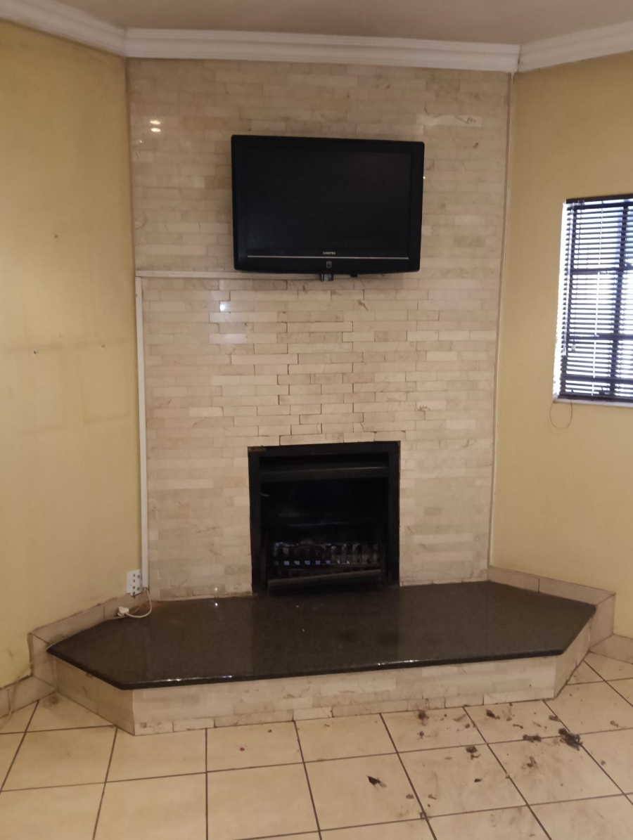 Commercial Property for Sale in Koedoespoort Industrial Gauteng