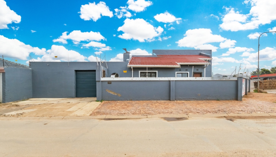 4 Bedroom Property for Sale in Dobsonville Ext 2 Gauteng